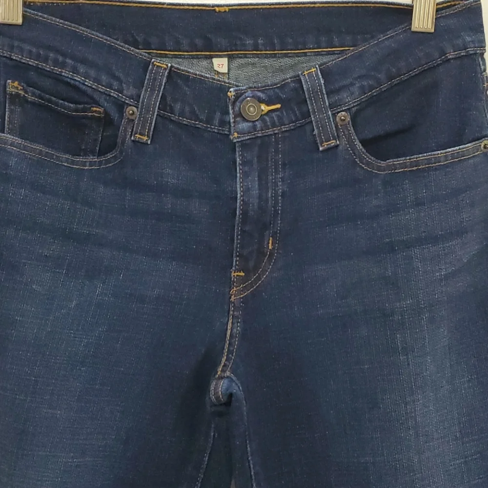 EUC LEVI'S DENIM MIDRISE 5 POCKET CROP JEANS (27)